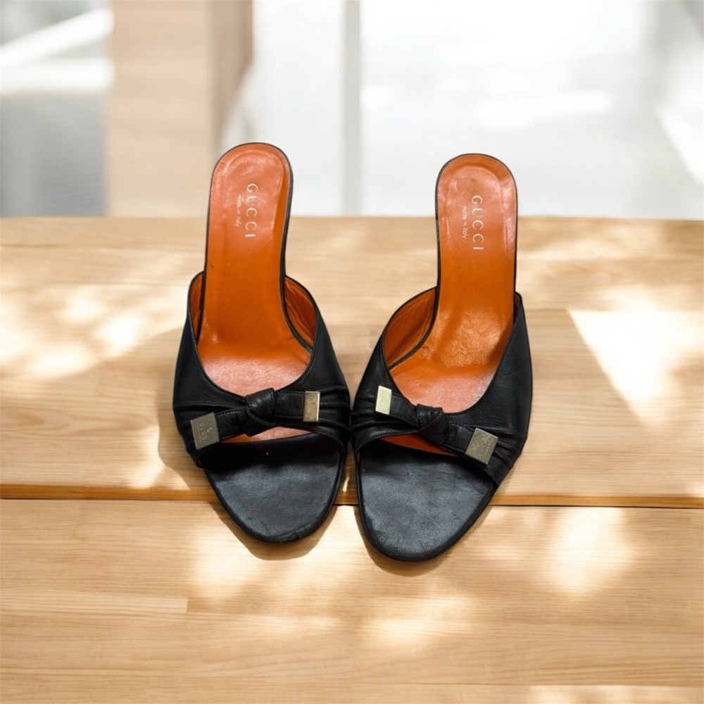Authentic Vintage Gucci Black Leather Slide
Sandals 8.B Bow Kitten Heel Logo